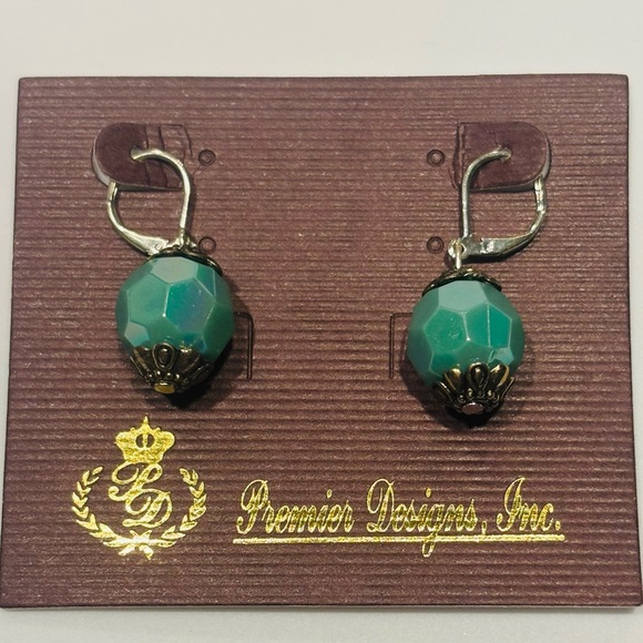 Green Earrings - Picture 1 of 2